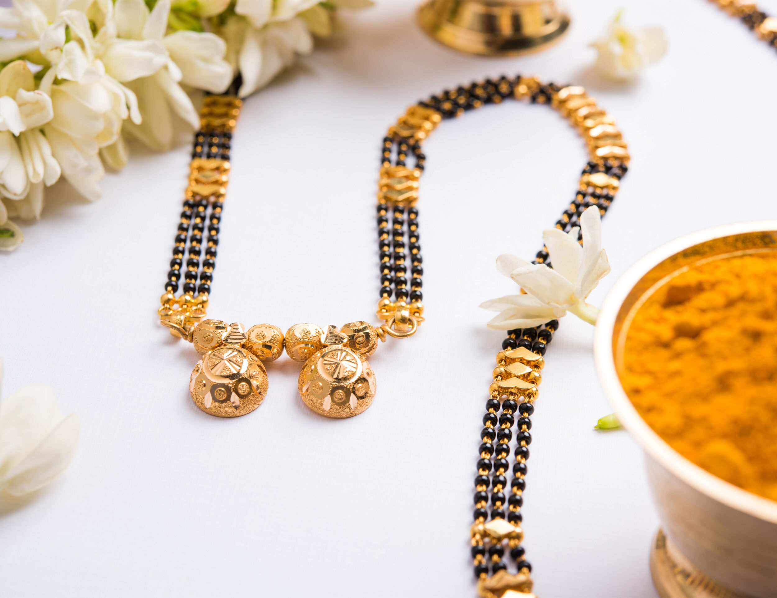A beautifull gold mangalsutra for a bride 